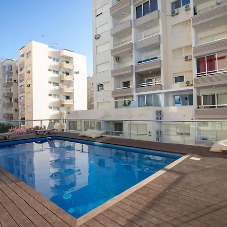 Sea View With Pool - Relax By The Coast Apartamento Larnaca